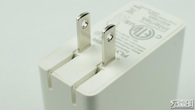 飛天鷹45W PD電源適配器拆解報告：做工精細，用料扎實！
