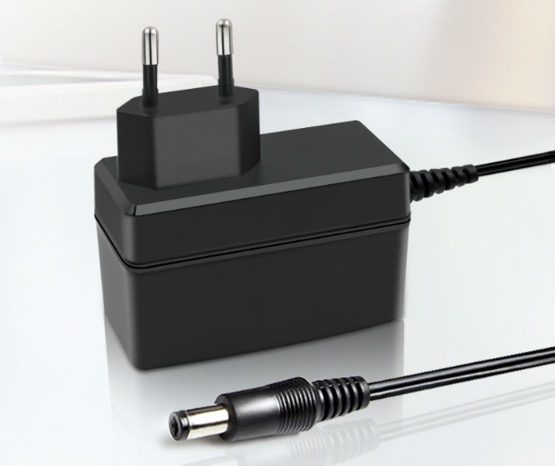 飛天鷹12V2A充電器 雷雨天也能安心使用